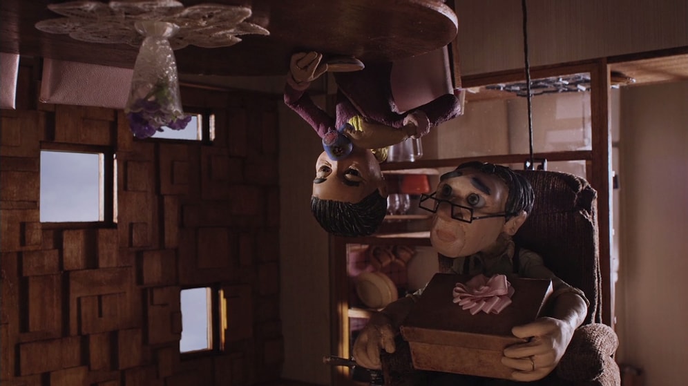 Aynı Evin İçinde Birbirlerine Yabancı Hayatlar Yaşan Çiftin Hikayesi | Head Over Heels