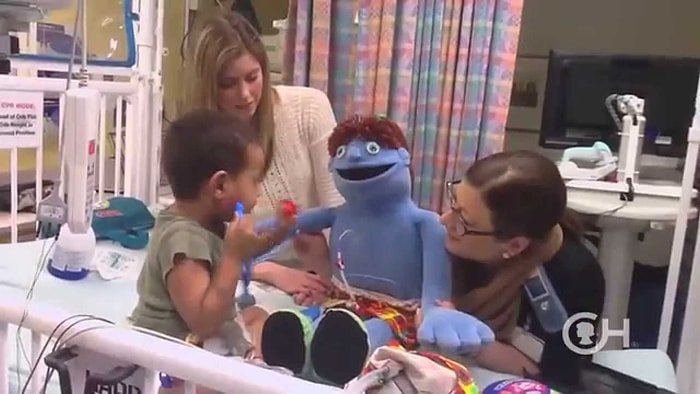 Çocuk Hastanesinde ‘Shake It Off’ Şarkısını Söyleyip Dans Etmek