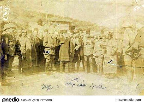 10. Anafartalar Kumandanı Mustafa Kemal Bey´in İstanbul´dan Gelen Misafirlerle Görüşmesi