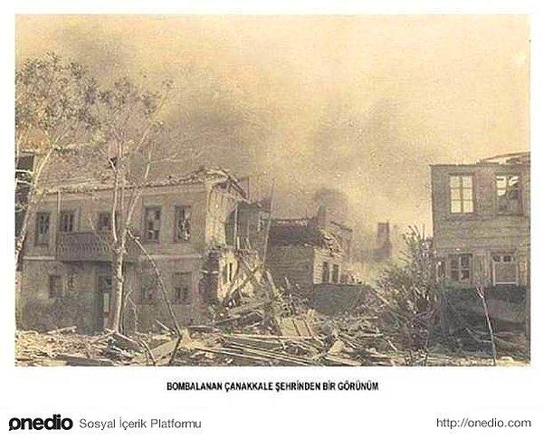 20. Bombalanan Çanakkale Şehrinden Bir Görünüm