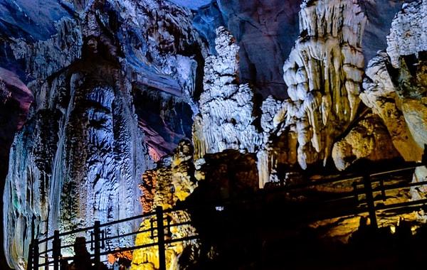 12. Mağaranın 2.5 milyon yıl önce oluştuğu tahmin ediliyor.