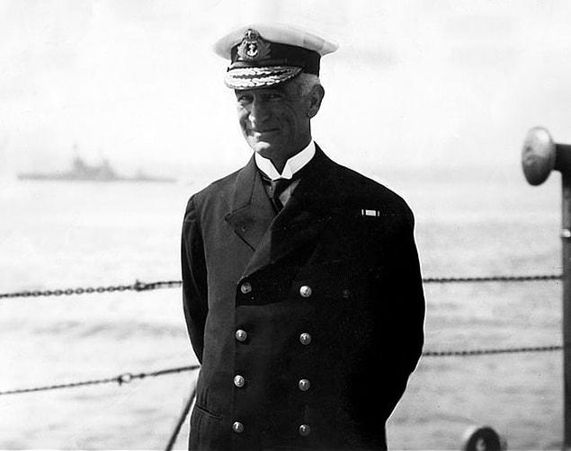 Saat 12.30, Amiral De Robeck Zaferden Umutludur.