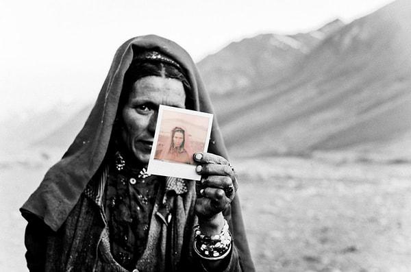 6. İlk kez fotoğraf gören, hatta ilk kez kendi fotoğraflarını gören Afganların duyguları çok net yansıyor.