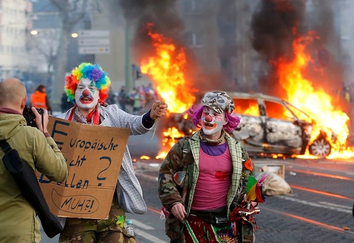 Fotoğraflar ile Frankfurt'ta Kapitalizm Karşıtı Protesto: Blockupy