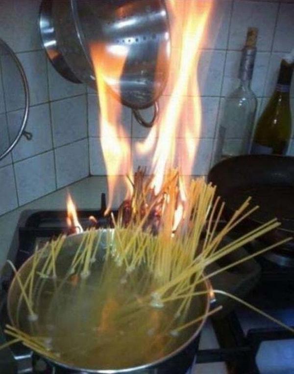 4. Spagetti nasıl pişirilmez?