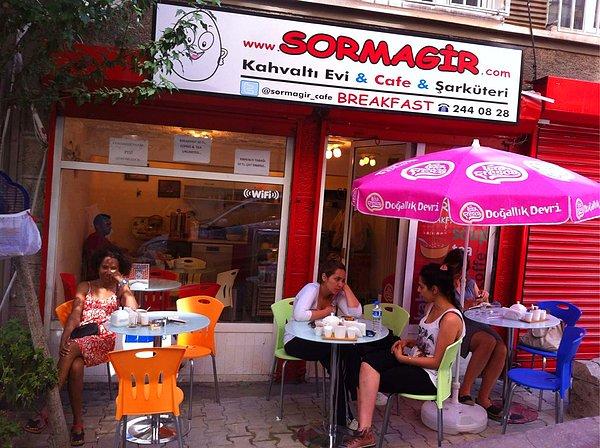 4. Dal içeri 'Sormagir Cafe' - Beyoğlu