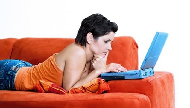 5. Biriyle arkadaş olur olmaz onun Facebook, Twitter ve Instagram profillerinde takılarak tarzını ve karakterini anlamaya çalışmak.