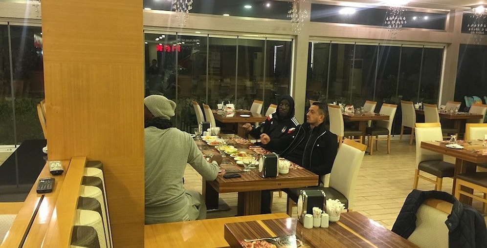 Sow ve Demba Ba, Dönercide Bir Araya Geldi