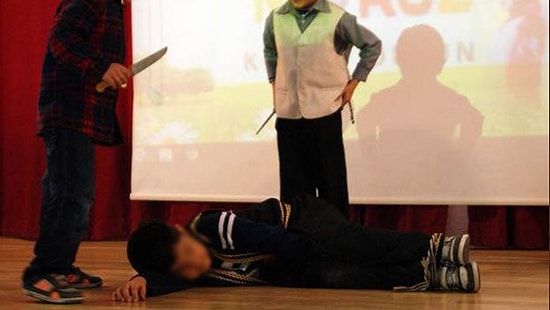 Okulda Bıçaklı Kurbanlı Nevruz Oyunu