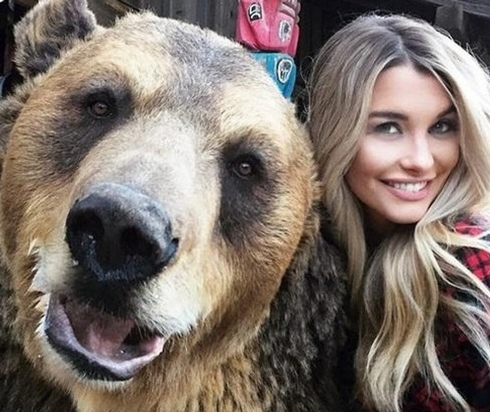 Çok Güzel Bir Kadınla Sevgili Olmanın Avantajları & Dezavantajları