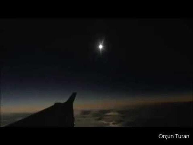 Uçak Camından Güneş Tutulmasını İzlemek
