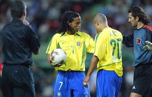 8. 2003 | Ronaldinho, Alex de Souza, Rüştü Reçber (Brezilya - Türkiye)