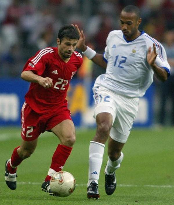 9. 2003 | Gökdeniz Karadeniz & Thierry Henry (Türkiye - Fransa)