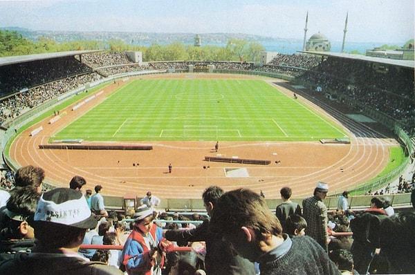 25. 80'li yıllar | İnönü Stadı'nda bir maç günü. (Beşiktaş)