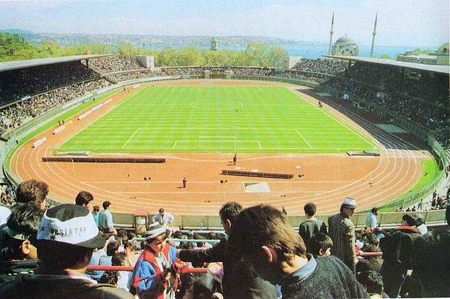 25. 80'li yıllar | İnönü Stadı'nda bir maç günü. (Beşiktaş)