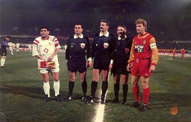 26. 2 Mart 1993 İnönü Stadı | Diego Maradona & İsmail Demiriz (Galatasaray - Sevilla)