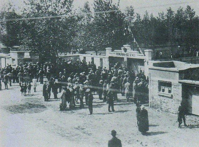 33. 1930'lu yıllar | Fenerbahçe Stadı'nın giriş kapısı