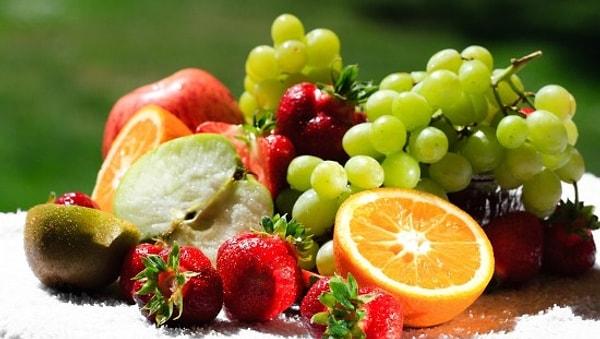 5. Kahvaltıdan sonra biraz meyve yemeyi ihmal etmeyin. Kendinize gelmek ve güne şahlanmak istiyorsanız meyvenin çok faydası olacaktır.