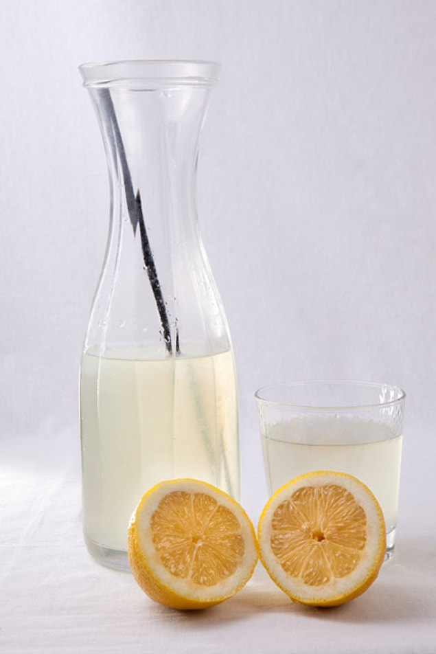 5. Limonlu su vücudu temizler