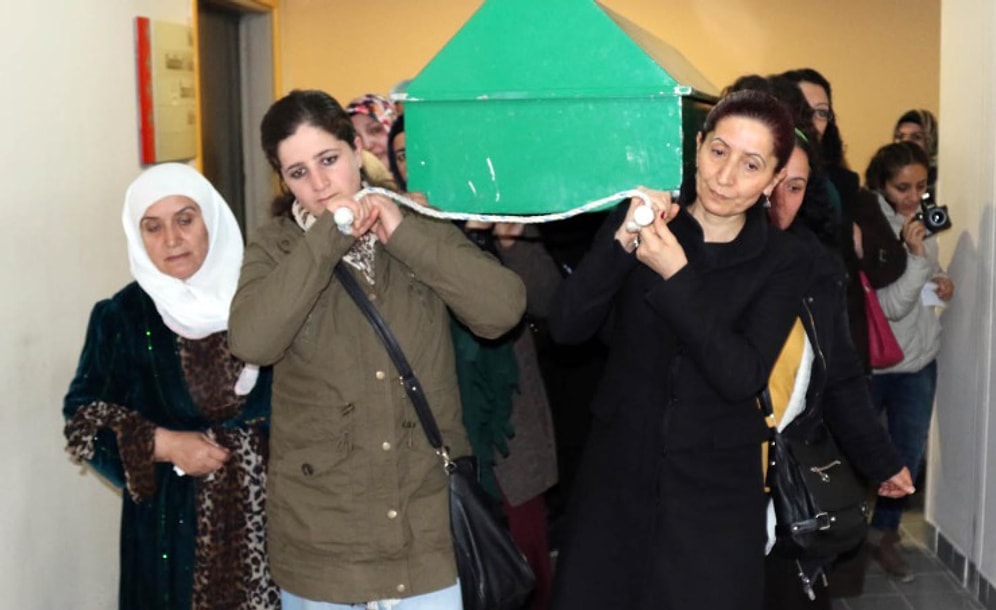 16 Yaşında Evlendirilen ve Eşinden Şiddet Gören Genç Kadın İntihar Etti