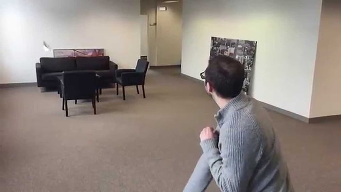 Dünyanın En İyi Kağıttan Uçak Uçuran Adamı