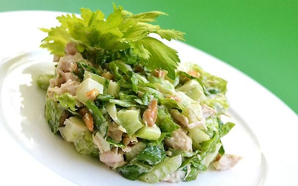 Ya siz çok yakışıyorsunuz: Yeşil elmalı tavuk salatası