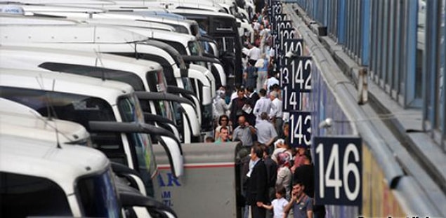 6. Başka şehirlerde okuyan ve çalışan Akçakocalılar’ın bayram tatilini iple çekiyor olması ve iki hafta öncesinde girişilen bilet bulma çabaları.