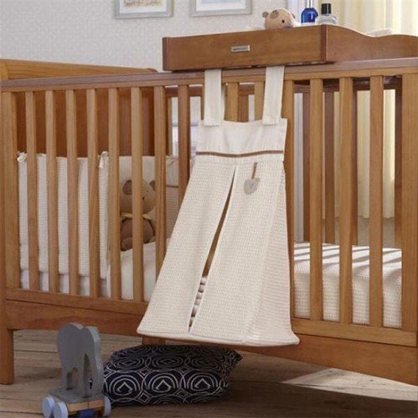 16. Bebek yatağının hemen yanına asarak bebek bezlerini elinizin altında tutmanız için özel tasarlanmış bez çantası
