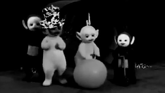 Teletabilerin Siyah Beyaz Efektle Korku Filmine Dönüşmesi