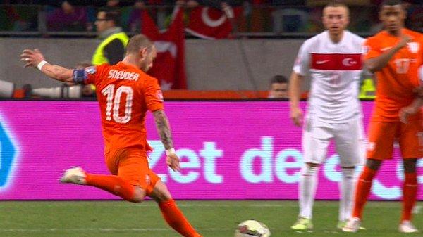 72' | Sneijder'den etkili frikik