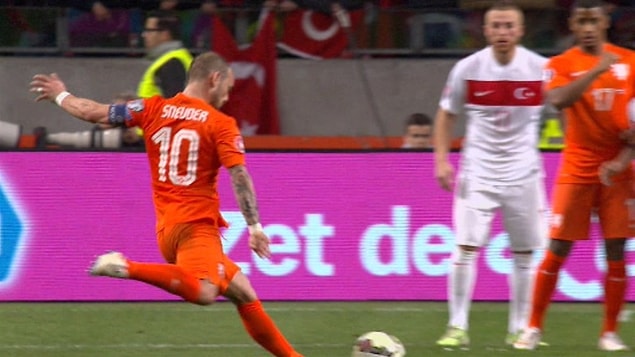 72' | Sneijder'den etkili frikik