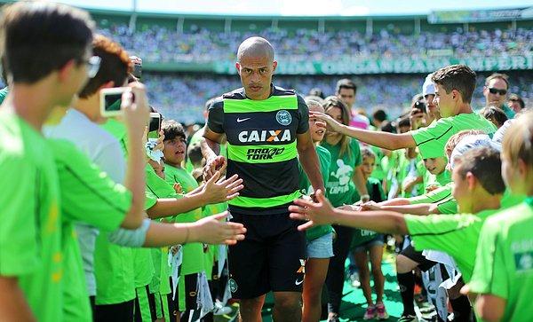 28 Mart 2015 tarihinde Alex için Palmeiras ile Alex'in eskiden takım arkadaşlığını yapan isimler arasında bir jübile maçı düzenlendi. Maçı 2 gol 1 asistle tamamlayan Alex'in takımı Palmeiras karşısında 5-3 mağlup oldu.