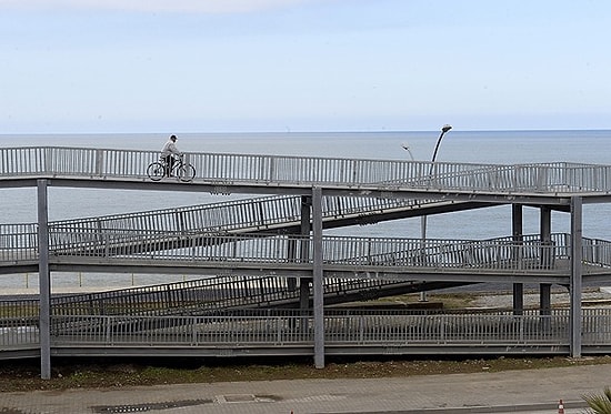 'Fıkra Gibi' Üst Geçide Yayalar İçin Müdahale