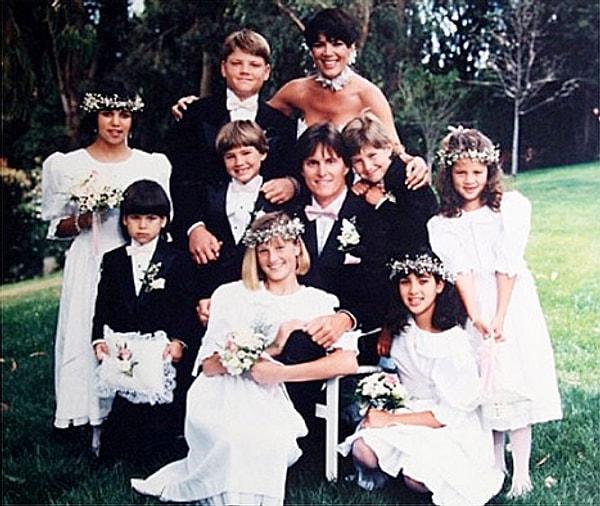 1991 yılında ise, Kim, Khloé ve Kourtney Kardashian'ın anneleri Kris'le evlenmiş.