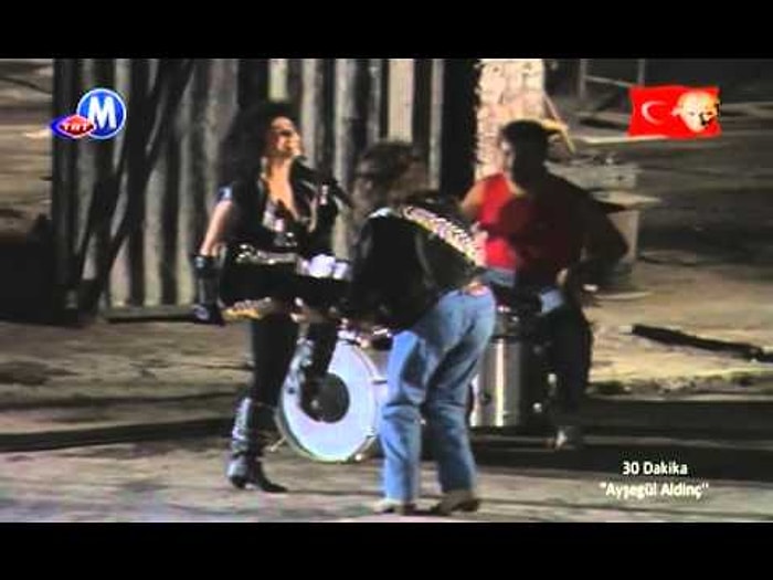 Ayşegül Aldinç - Kara Sevda Şarkı Sözleri