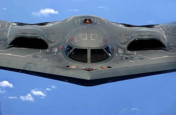 9. 9. B-2 Spirit Görünmez Bombardıman Uçağı – $2.4 milyar