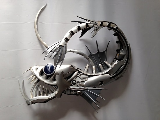 Yol Kenarlarından Topladığı Jant Kapaklarını Muhteşem Heykellere Dönüştüren Sanatçıdan 22 Şaheser