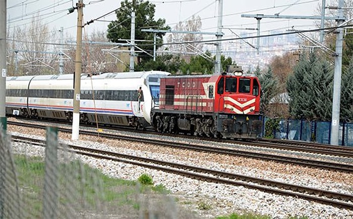 Teknoloji Harikası YHT'yi Emektar Kara Tren'in Çekmesi