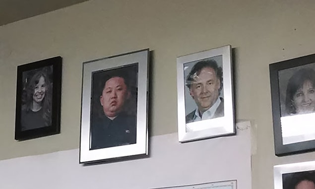 5. Personel fotoğraflarının olduğu yere alakasız birinin fotoğrafını asabilirsiniz.