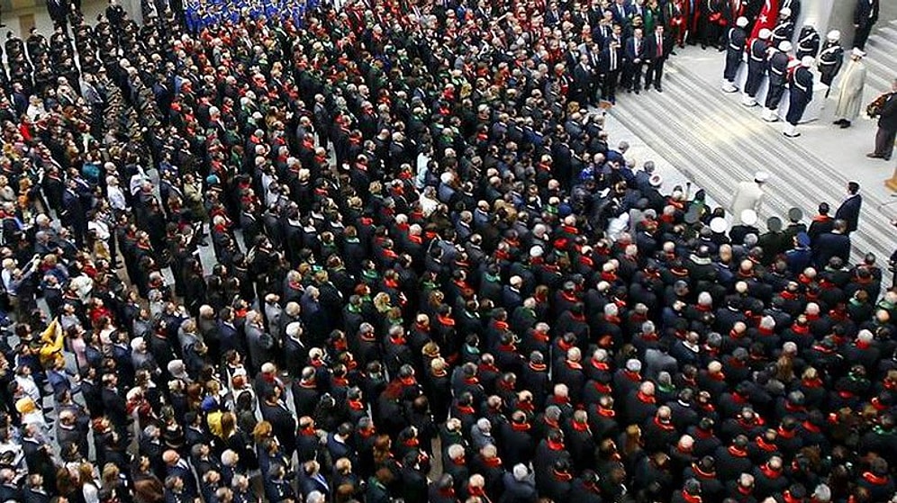 Lise Öğretmeni 'Savcı Kiraz' Paylaşımları Nedeniyle Açığa Alındı