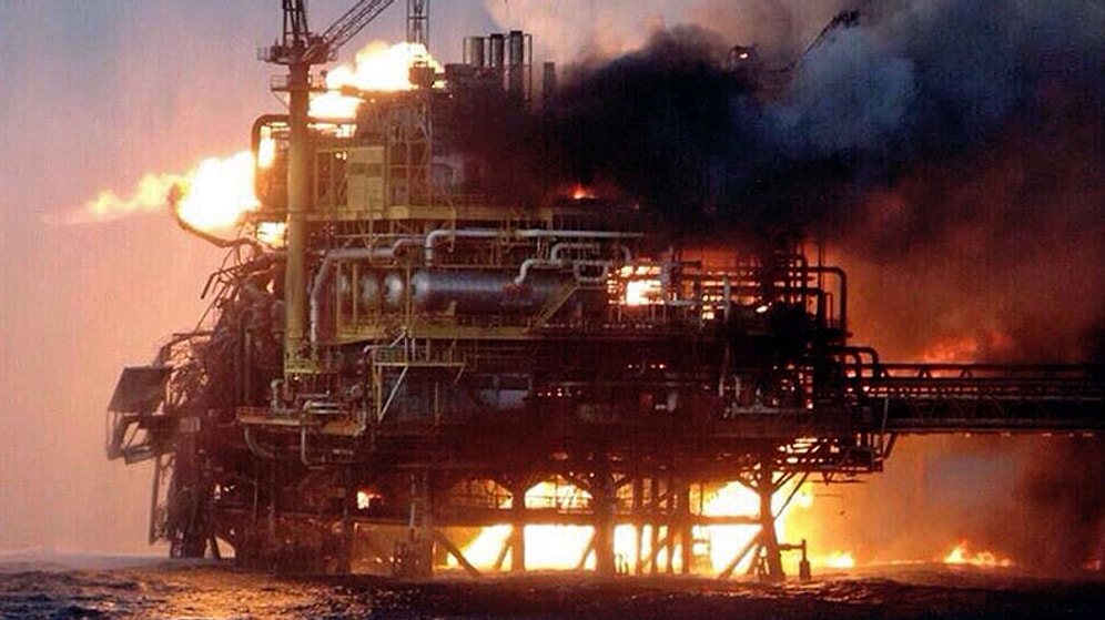 Meksika'da Petrol Platformunda Yangın