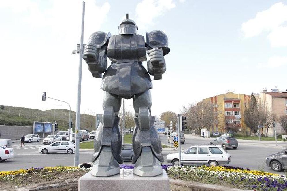 Ankara'daki Dev Robotu Gören 1 Nisan Şakası Sandı