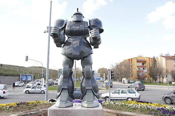 7. Ankara'daki Dev Robotu Gören 1 Nisan Şakası Sandı