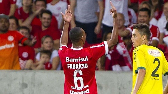 Kendisini Yuhalayan Taraftarlara El Hareketi Yaptı