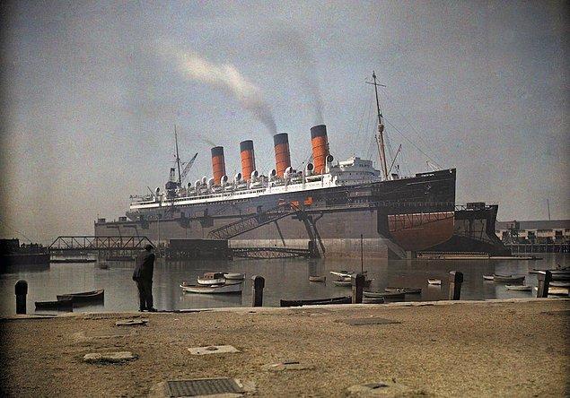 16. Cunard SS "Mauretania" gemisinin görünüşü, Southampton/Hampshire.
