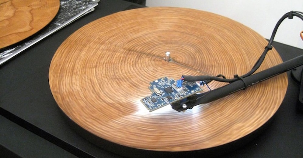 Bir Ağaç Kesitini Plak Gibi Dinleyince Ortaya Çıkan İnanılmaz Müzik