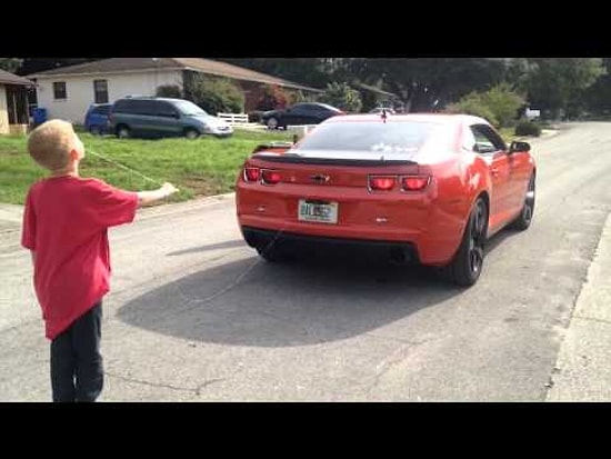 Arabasının Arkasına Bağladığı İple Çocuğunun Dişini Çeken Çılgın Baba