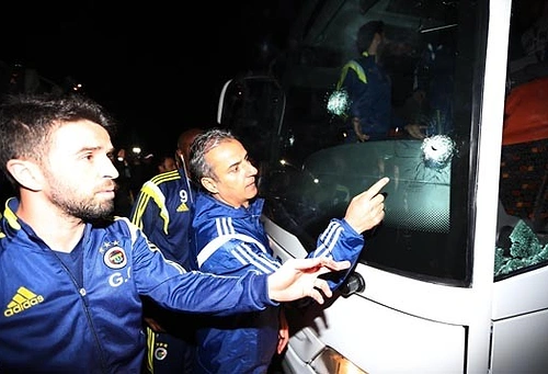 Trabzonspor Yöneticisi Aslandan Fenerbahçe otobüsüne saldırı açıklaması Trabzonspor Yöneticisi Aslandan Fenerbahçe otobüsüne saldırı açıklaması