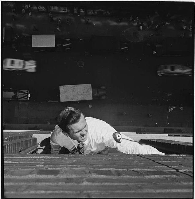 5. Johnny on the Spot - 1946(Herhangi bir kriz anında, sorumluluk üstlenen kişi anlamına geliyor)