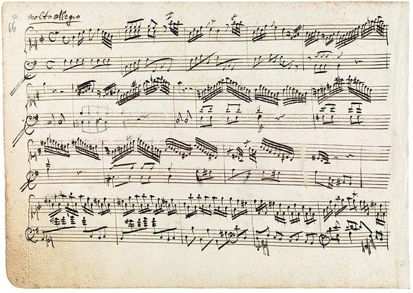 3. Mozart'ın nota yazısında tek bir düzeltme bile yoktur, aklına gelen müziği o anda hatasız yazar.